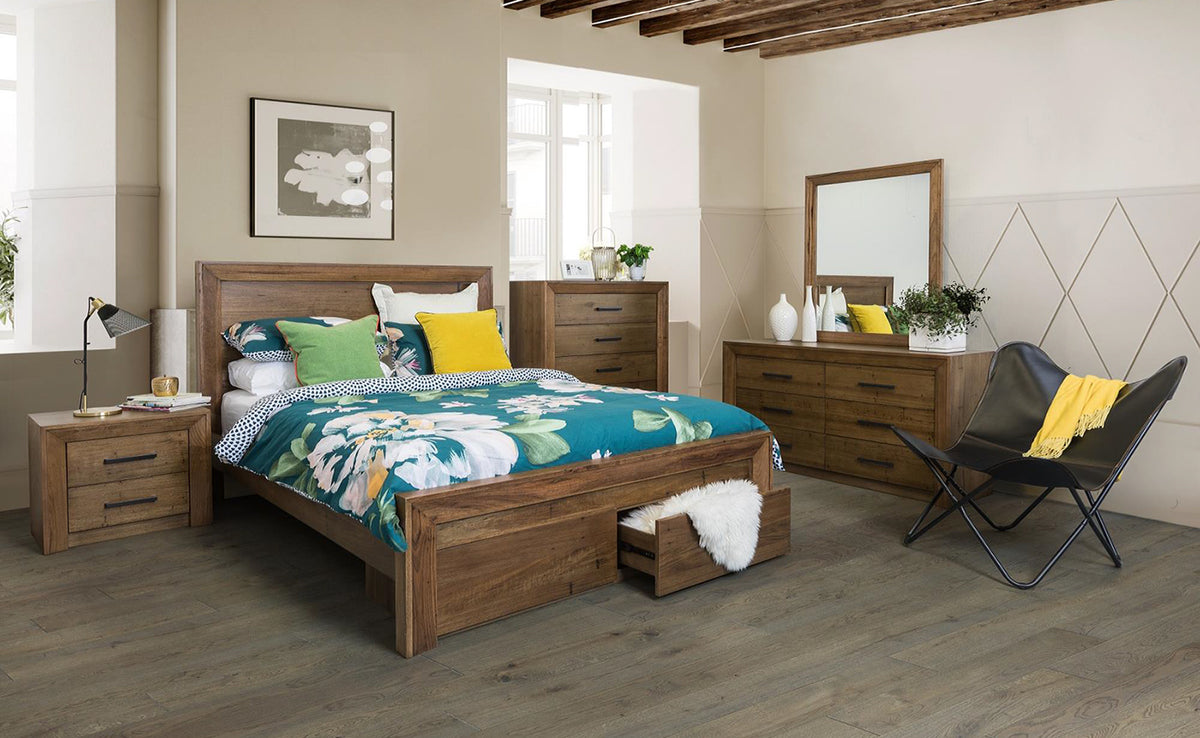 Hampshire Wormy Oak Bed – view 2