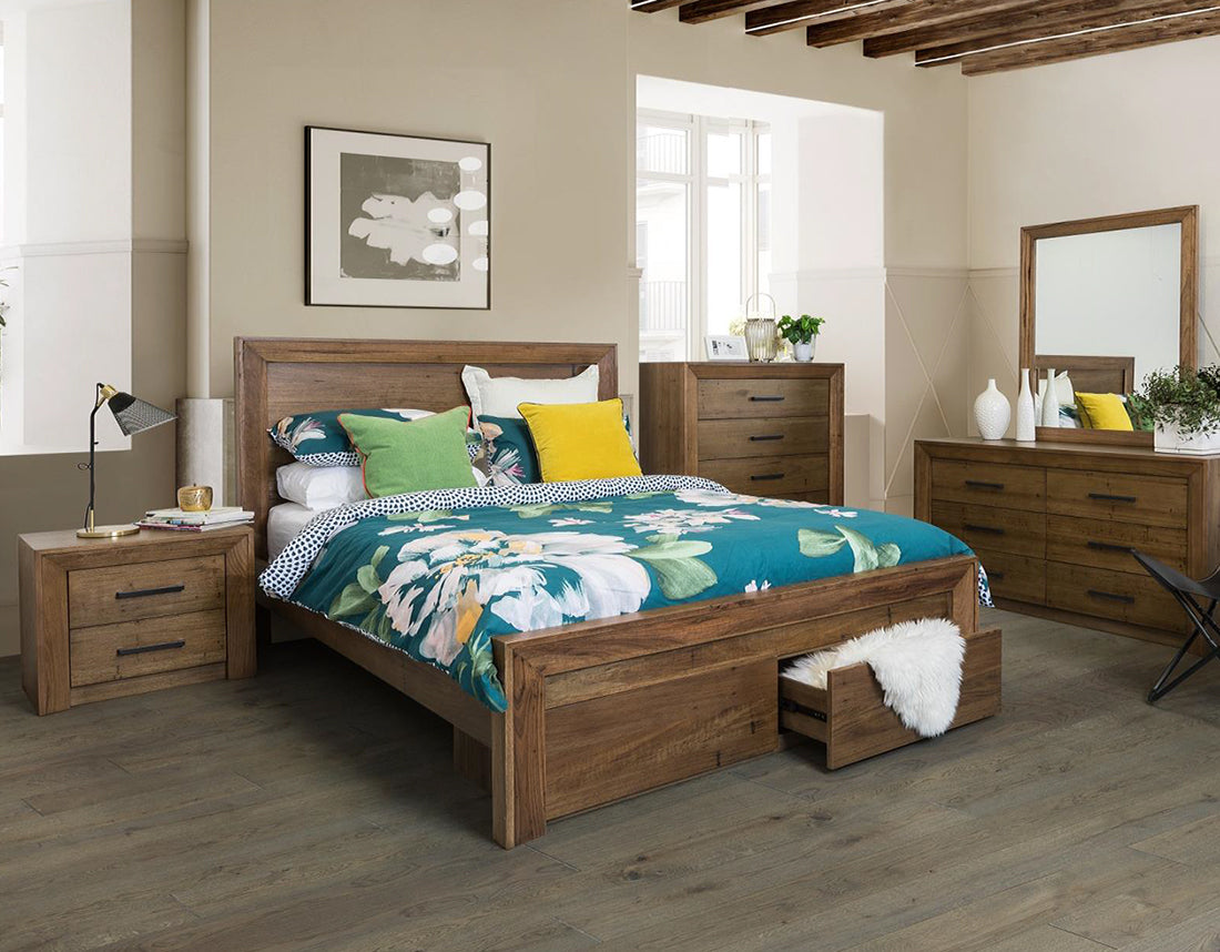 Hampshire Wormy Oak Bed