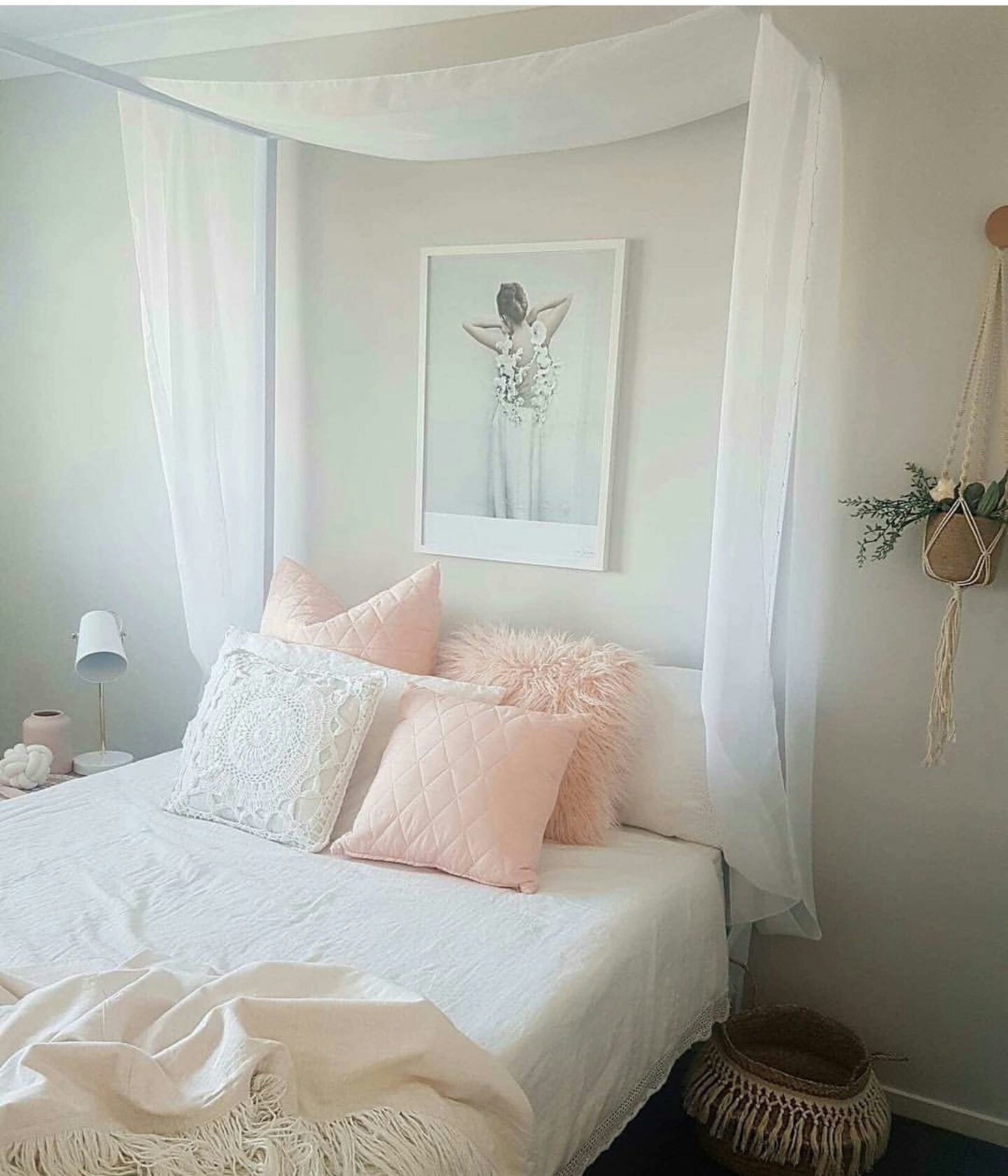 Girls four store poster bed